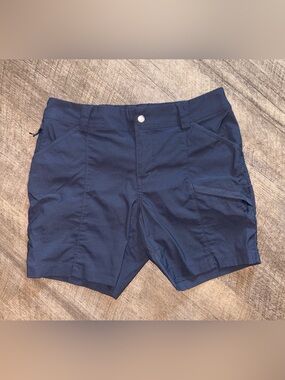 Duluth Trading Co. Shorts